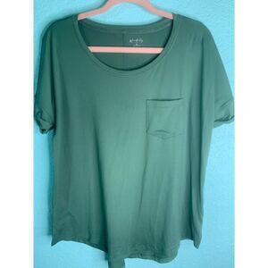 NWOT Green Wonderly Studio Tee Shirt Top Size Large